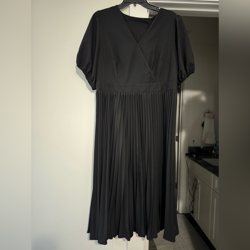 Black Pleated Midi Dress XL